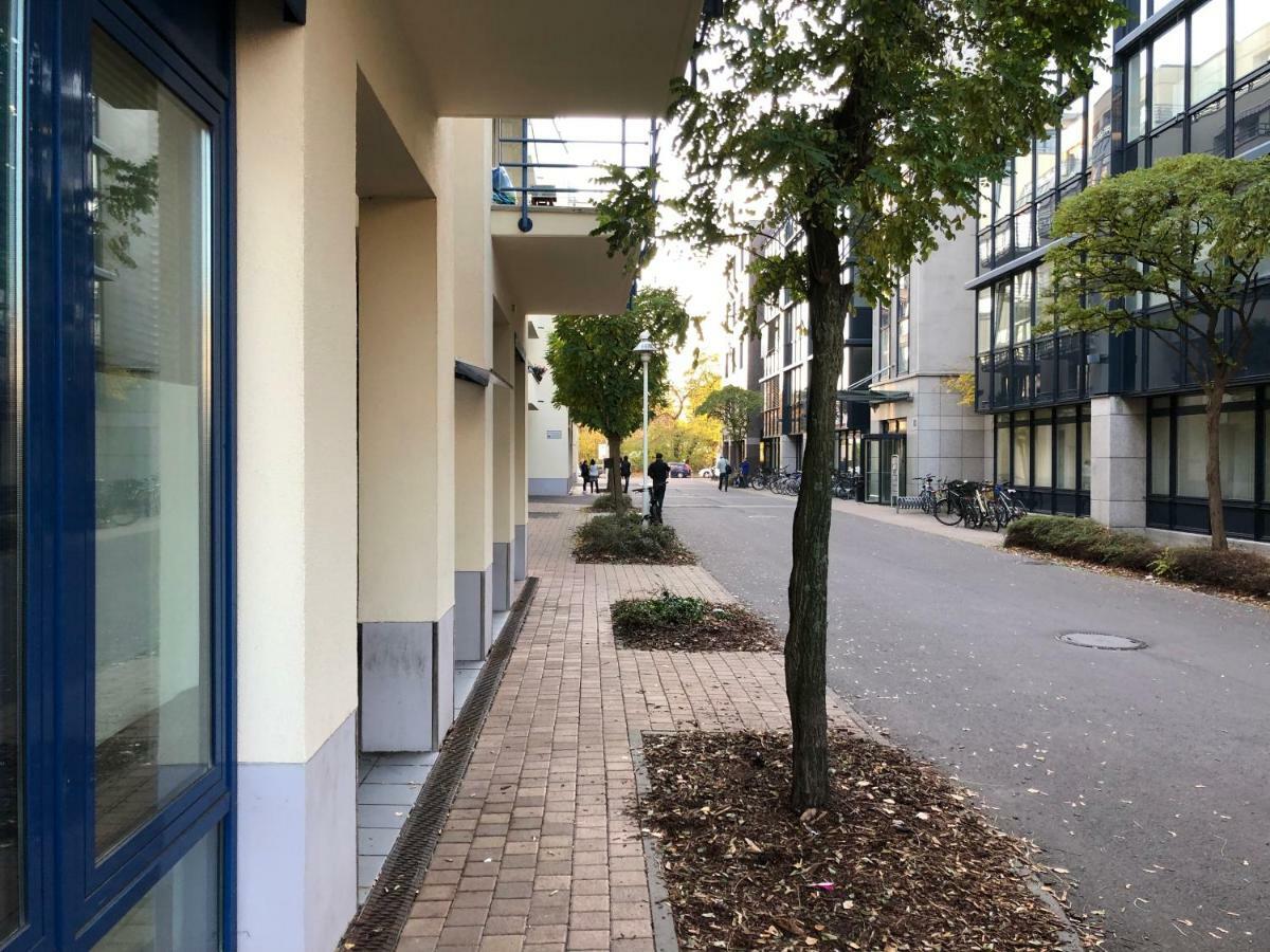Sonnige Wohnung Im Zentrum Mit Terrasse U Tiefgarage - Netflix & Prime Leipzig Exterior foto